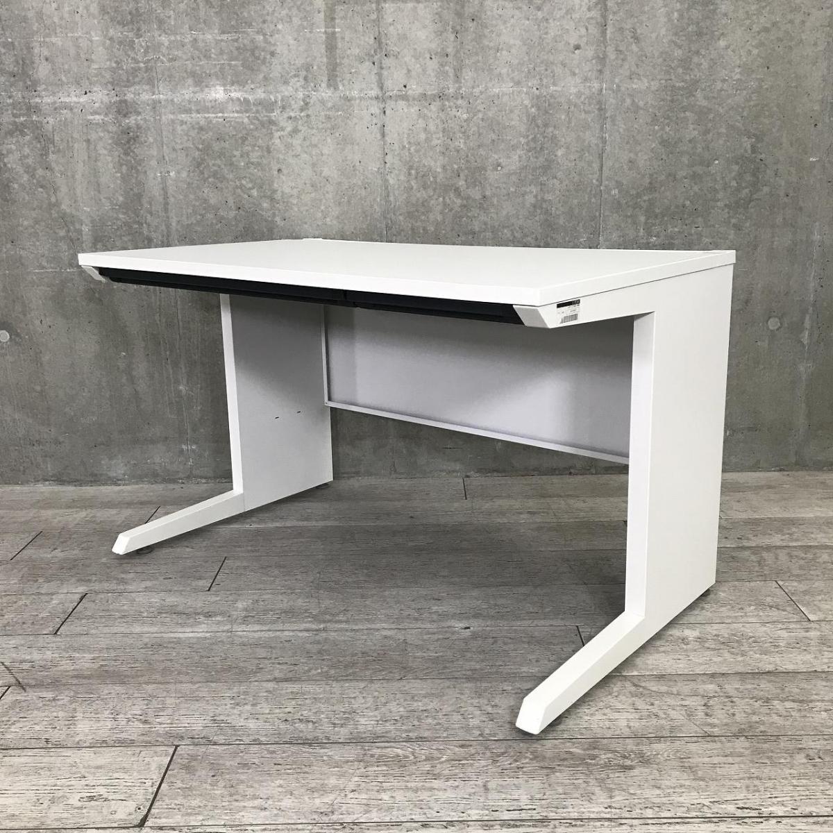 【ベーシックで使いやすい！スタンダードな幅1200㎜のオフィスデスク！】 ■イトーキ(ITOKI)製　CZRシリーズ　平机　W1200×D700㎜　■引き出し付き　■ホワイト 【弊社使用欄：A01050504】【SN】
                        CZRデスク
                                    中古
            