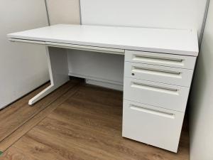 【珍しい4段引出しタイプが入荷！】片袖デスク●オカムラ●アドバンス●ホワイト●