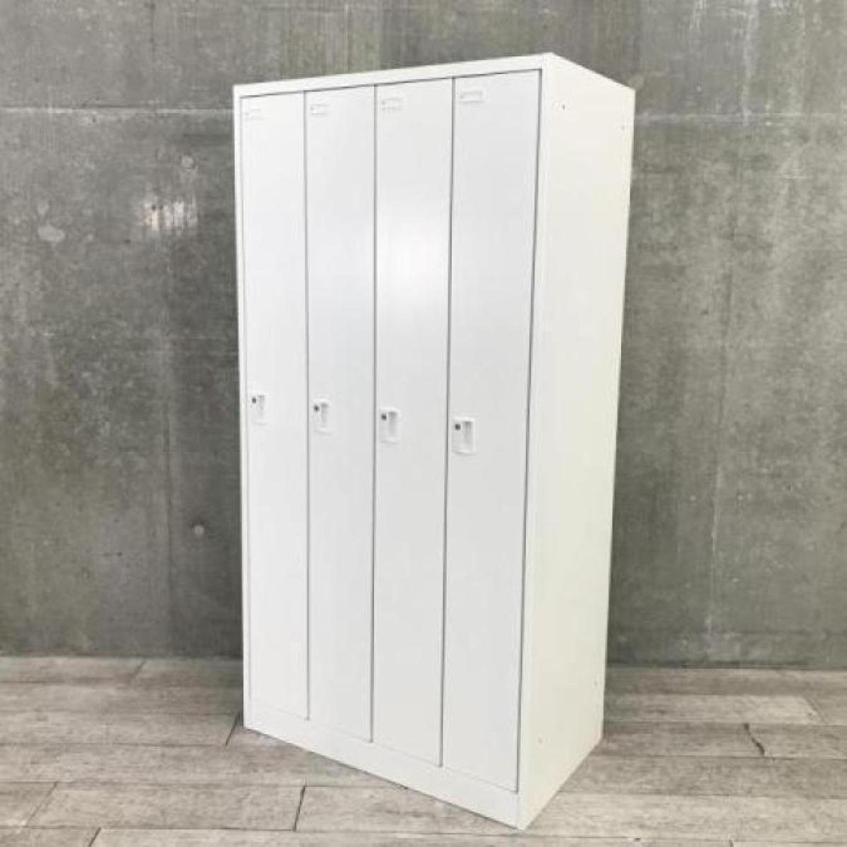 【衣類や貴重品の管理に便利な縦型3人用ロッカー！】■オカムラ（okamura）製　FZロッカー　4人用更衣ロッカー　■シリンダー錠　■ホワイト
                        FZタイプ
                                    中古
            