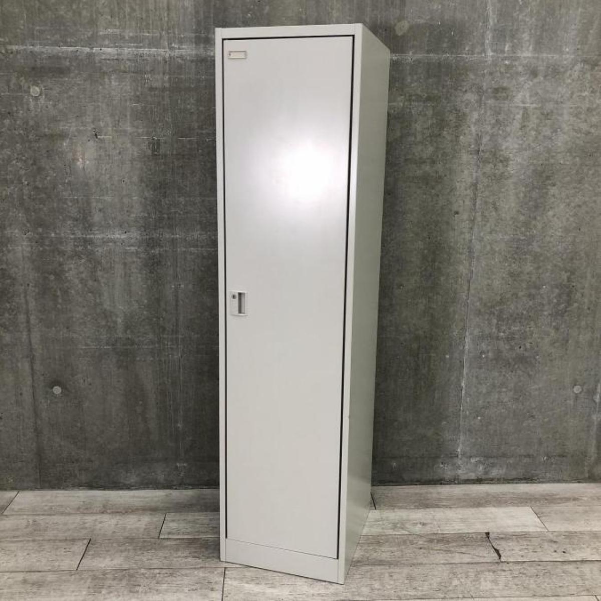 【コートやジャケットも収納可能な更衣ロッカー！掃除用具入れにもおすすめ！】■オカムラ (okamura)製　FZシリーズ　1人用ロッカー　更衣用　W450×D515㎜　■色：ライトスモーク　■シリンダー錠
                        FZタイプ
                                    中古
            