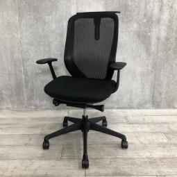 【背もたれのカーブを2段階調整できる！新感覚のシーティング！】■オカムラ　シルフィーチェア　デザインアーム付　ブラック　ハンガー付　■三次元曲面で快適フィット！【Okamrua　Sylphy】★