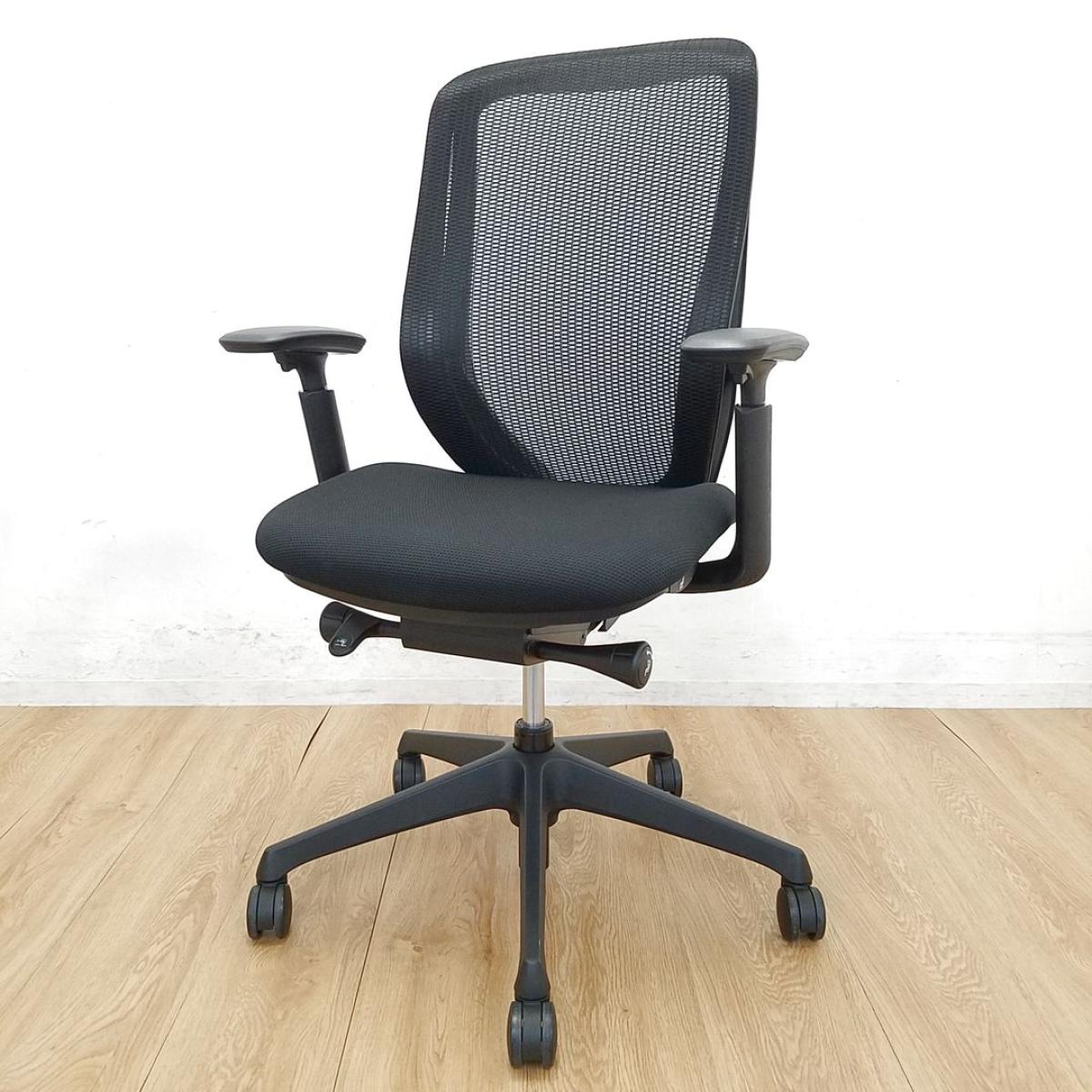 【まるで手を添えて包み込まれるような優しい座り心地！】■オカムラ　シルフィーチェア　可動肘付　ブラック　■いま人気のワーキングチェア！新感覚のオフィスシーティング！【Okamrua　Sylphy】
                        シルフィーメッシュ
                                    中古
            