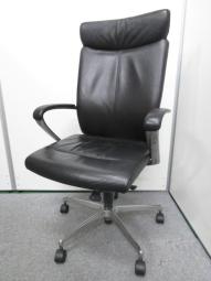 ヘッドレスト付き　革張り+高機能デザイン　役員用チェアとして