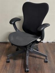 有名チェアが入荷！！　HermanMiller/ハーマンミラー　ミラ2チェア　#CS在庫　#岐阜　#名古屋　#三重　#福井
※中部店舗共通在庫のため複数脚希望の方は別途ご相談ください