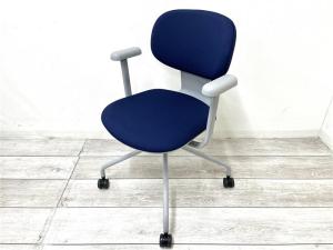 【定価約8万円】【丸みのあるフォルムがおしゃれなミーティングチェア！】■内田洋行　■アプテアシリーズ　■ブルー　■肘付