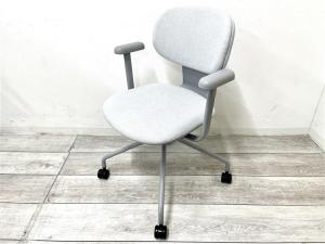 【定価約8万円】【丸みのあるフォルムがおしゃれなミーティングチェア！】■内田洋行　■アプテアシリーズ　■ブルー　■肘付