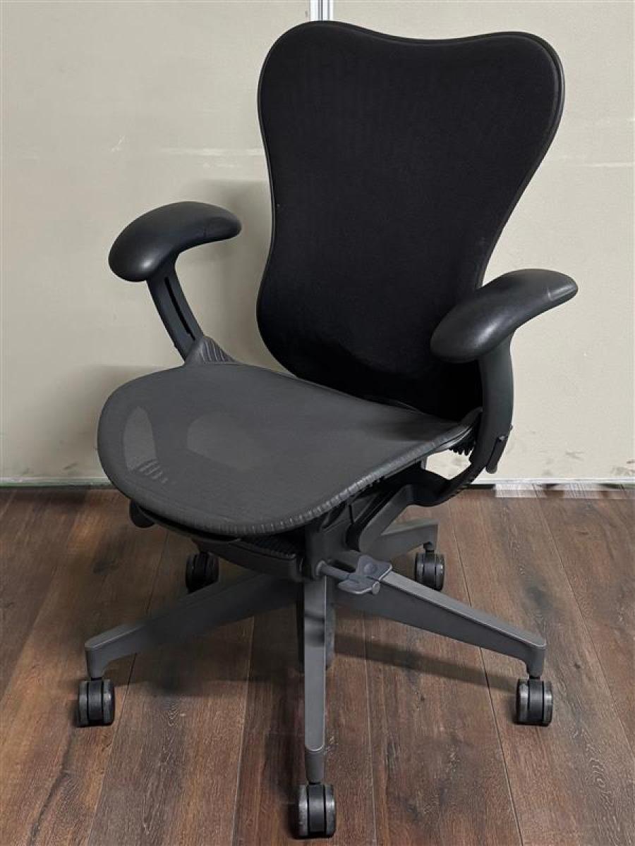有名チェアが入荷！！　HermanMiller/ハーマンミラー　ミラ2チェア　#CS在庫　#岐阜　#名古屋　#三重　#福井
※中部店舗共通在庫のため複数脚希望の方は別途ご相談ください
                        ミラ2
                                    中古
            