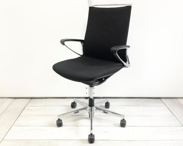 【中古】モード  オカムラ（okamura） 肘付ミドルバックチェア