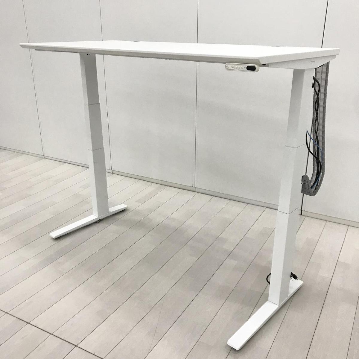 新定番/ABW/QOL　オカムラ(okamura)製　スイフト(Swift)シリーズ　電動昇降デスク　昇降テーブル　平机　W1550×D675×H655～1255㎜　■配線口・コンセントユニット付　■ホワイト
                        Swift
                                    中古
            