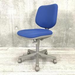 【コスパ抜群のオフィスチェア！シンプルなデザインで使いやすい！】■オカムラ(okamura)製　CG-Eチェア　肘無ローバック　■ゴムキャスター　■ブルー×グレーシェル