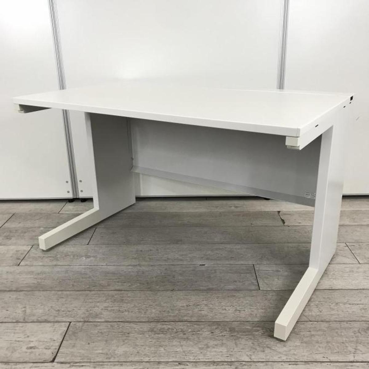 【定番・安定のスタンダードデスクシリーズ！サイズも定番の横幅1200㎜！】■ウチダ(UCHIDA)製　スカエナシリーズ　平机　引き出し無し　W1200×D700×H720㎜　■ホワイト　■配線Kタイプ　【弊社使用欄：A01063228】
                        スカエナ
                                    中古
            