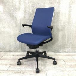 【手元のレバーで上下昇降が可能!スタイリッシュなコクヨ製の定番シリーズ!】■コクヨ(KOKUYO)製 エムフォー(M4)チェア 肘付ハイバック ■固定肘 ■インディゴブルー 【弊社使用欄:A01063157】