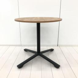 【577663】【昇降機能付きのカフェ風丸テーブル入荷！リフレッシュスペースなどにおすすめ！】■イトーキ(ITOKI)製　ノットワーク(Knot Work)シリーズ　丸テーブル　昇降テーブル　W750×H720～1000㎜　■キャスター付き　■天板：木目ナチュラル/脚：ブラック　 オフィスバスターズ　水戸サテライト　水戸市、日立市、ひたちなか市、鹿嶋市、神栖市、牛久市、古河市、結城市、東海村、つくば市