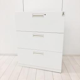 【収納力抜群の3段ラテラル書庫！A4書類が大量に収納可能！】■コクヨ(KOKUYO)製　エディア(EDIA)シリーズ　3段ラテラル　ローキャビネット　H1050㎜　■天板/ベース付き　■ホワイト　■シリンダー錠