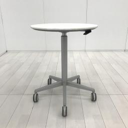 【昇降機能付きのカフェ風丸テーブル入荷！リフレッシュスペースなどにおすすめ！】■丸テーブル　昇降テーブル　W600×H720～1000㎜　■キャスター付き　■天板：ホワイト/脚：シルバー