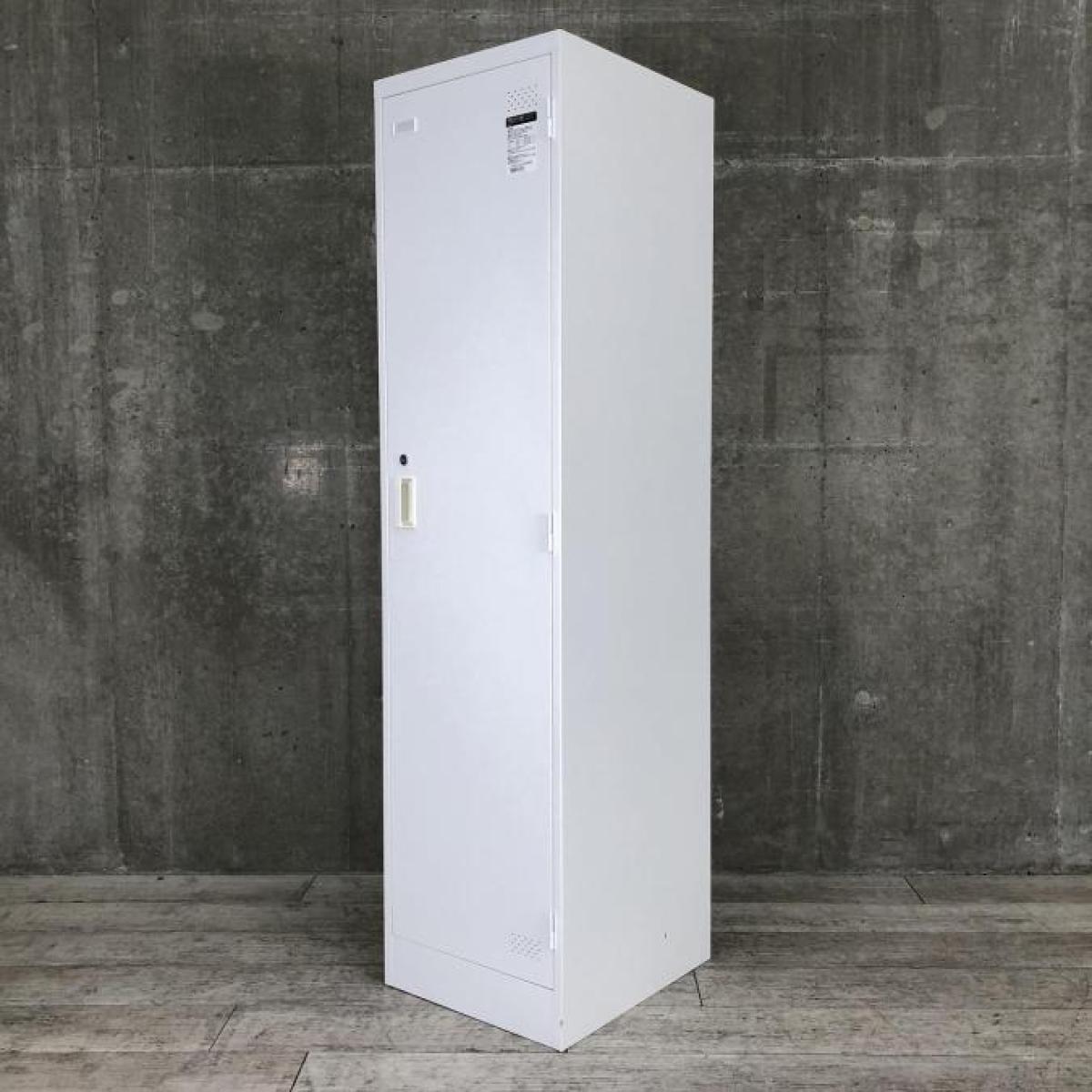 【3/10(火)入荷予定の商品となります！】【1台限定！】【急な増員にもオススメ！1人用更衣ロッカーが入荷！掃除用具入れとしても使用可能です！】■コクヨ（KOKUYO）製　LKロッカーシリーズ　1人用更衣ロッカー　W455×D515×H1790㎜　■シリンダー錠　■ホワイト
                        LKロッカー
                                    中古
            