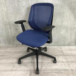 【3/10(火)入荷予定の商品となります！】【前傾機能チェアの代名詞！大人気シルフィーチェア！】■オカムラ（okamura）製　シルフィー（Sylphy）チェア　ローバック肘付き　背面メッシュ　■可動肘　■ブルー×ブラックシェル