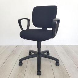 【577770】【コスパで選ぶならコレ！シンプルデザインで座りやすい！】■コクヨ(KOKUYO)製　イーザ(EAZA)チェア　肘付ローバックチェア　■サークル肘　■ブラック　オフィスバスターズ　水戸サテライト　水戸市、日立市、ひたちなか市、鹿嶋市、神栖市、牛久市、古河市、結城市、東海村、つくば市