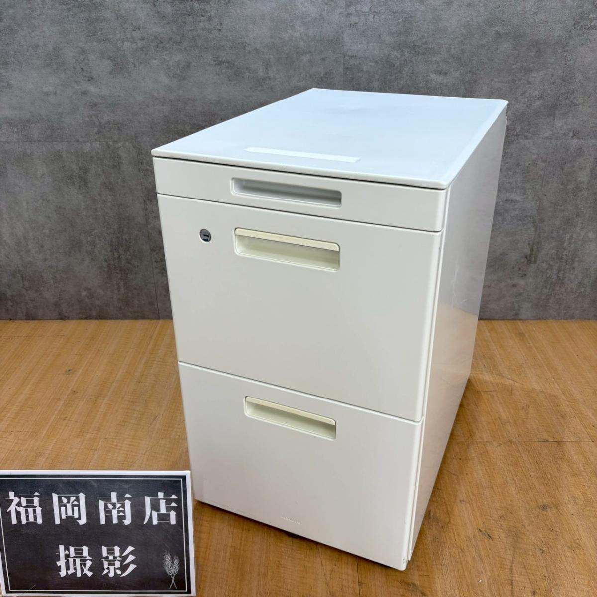 《在庫入替セール ㉕/10》コクヨ製の３段ワゴン【GTシリーズ/ホワイト※全体的に日焼けあり】が値下げされました！ ＊良品を格安で！「オフィスバスターズ福岡南店」は、福岡を拠点として、全国へ中古オフィス用品・オフィス家具を提供しております
                        GTワゴン
                                    中古
            