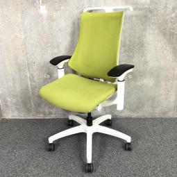 【外部倉庫品】【フィット＆フリー！姿勢の変化にフレキシブルに対応！スタイリッシュで座り心地も抜群の高機能チェア】■イトーキ（ITOKI）　エフチェア　肘付き　ハイバック　■メッシュバック　■可動肘　■コートハンガー付き　■アイビーグリーン×ホワイトフレーム【OI】