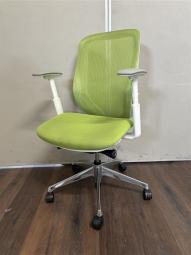 〈訳アリ特価品〉オカムラ　シルフィ　ライトグリーン入荷！！　#前傾チルト#腰痛対策#有名チェア　#岐阜#愛知#名古屋#三重#静岡
※CS在庫