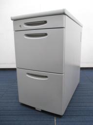 【人気のオカムラ製脇机】机隣に収納を増やしたい方！■3段脇机・オカムラ製SDシリーズ ■定番中の定番！