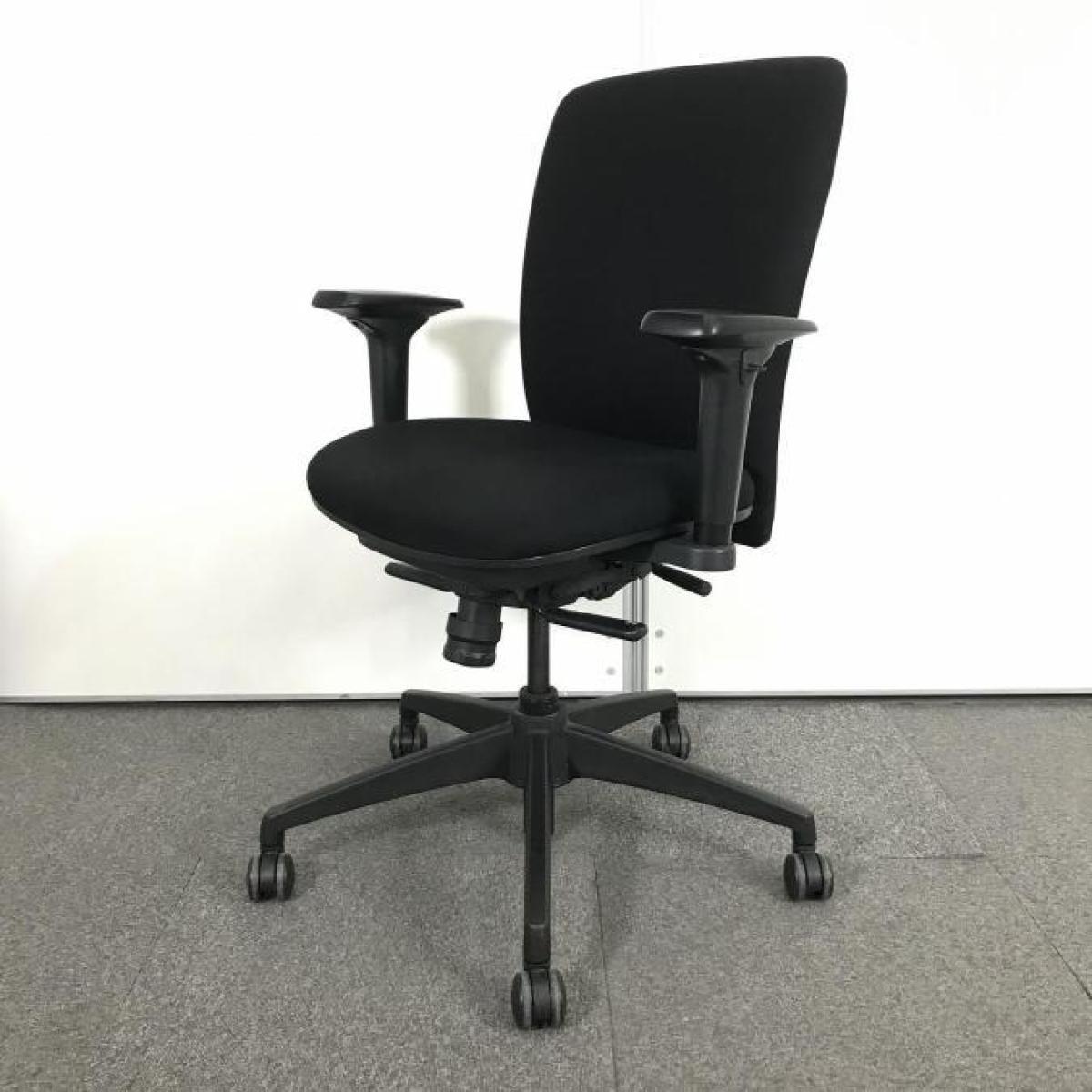 【A01000773】【座り心地に配慮した厚地のクッションが魅力的!！】■スチールケース　アプトチェア（APT）　ハイバック　肘付き　■ブラック　■可動肘【IB】
                        アプトチェア
                                    中古
            