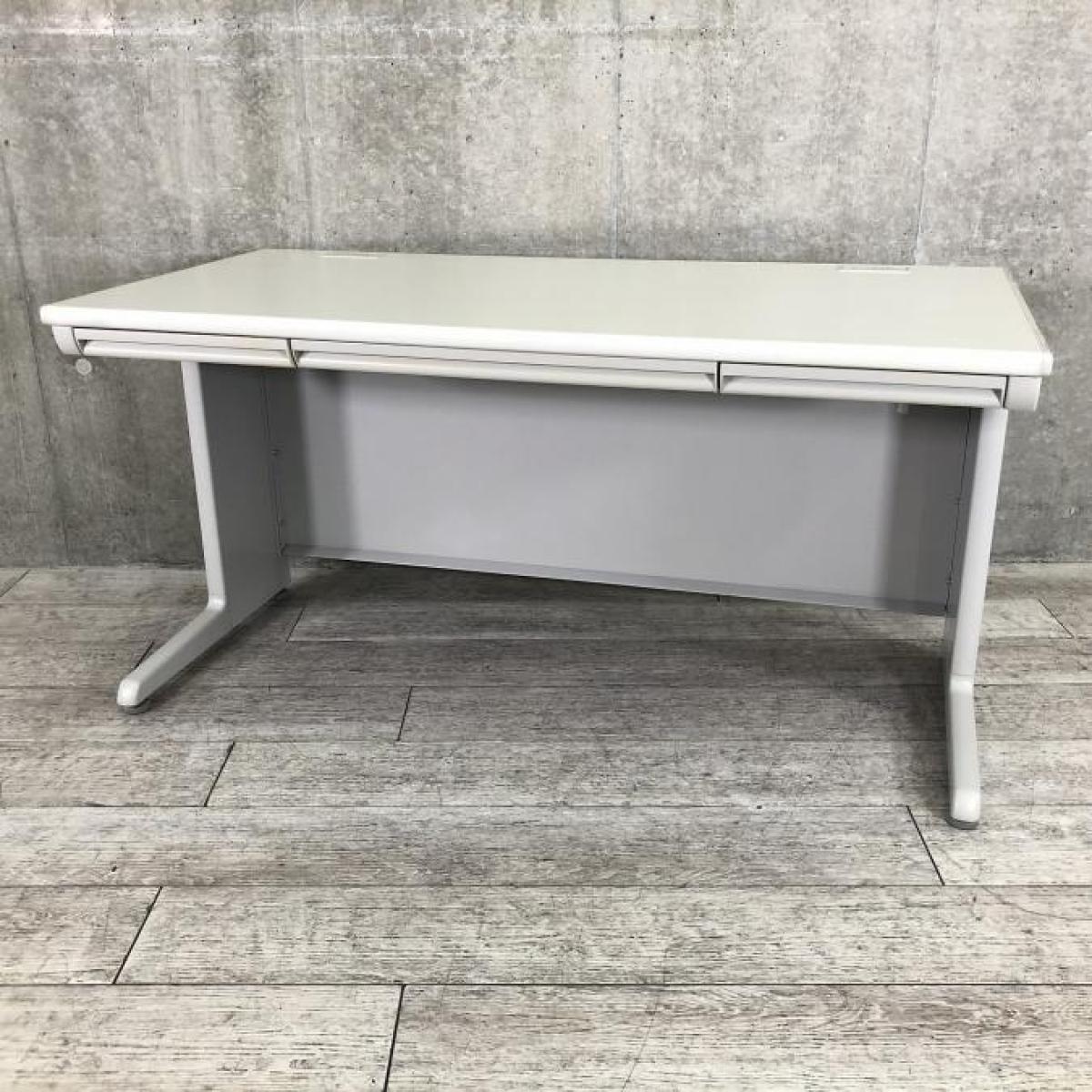 【A01003365】【スタンダードなデザインで使いやすい！人気の横幅1400ｍｍ】■オカムラ（okamura）製　SD-Vシリーズ　平デスク　■幅：1400mm　■ライトグレー　■配線口/引き出し付【IB】
                        SD-Vシリーズ
                                    中古
            