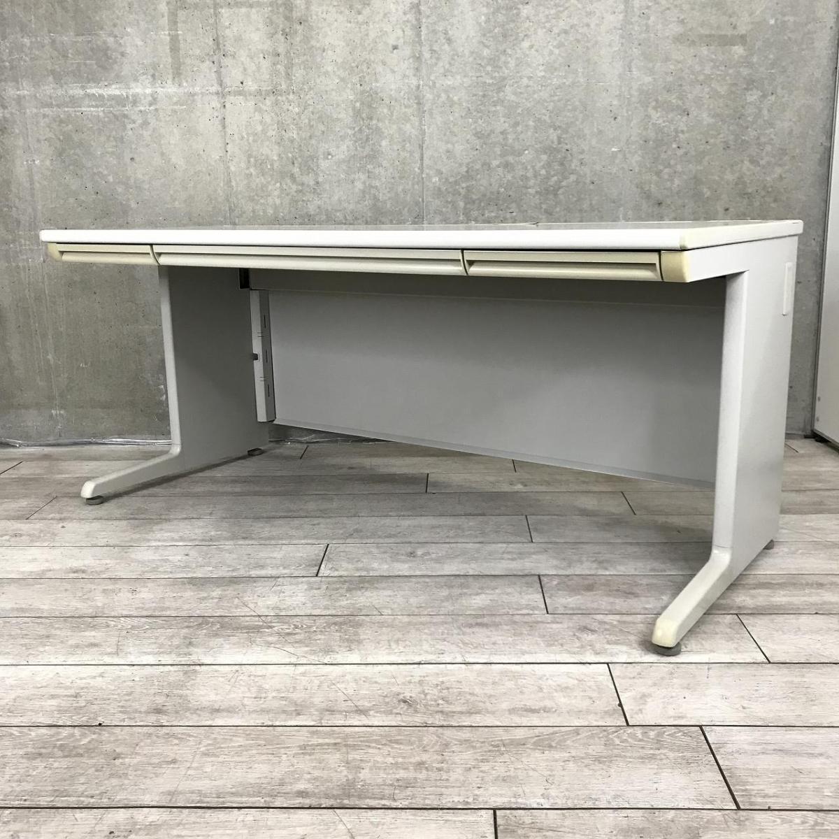 【訳あり】【幅広々1600㎜！希少なサイズのオフィスデスク！】■オカムラ（okamura）製　SD-eシリーズ　平机　■引き出し付き　幅1600㎜　■色：ニューグレー【A01006215】【IB】
                        SD-eシリーズ
                                    中古
            