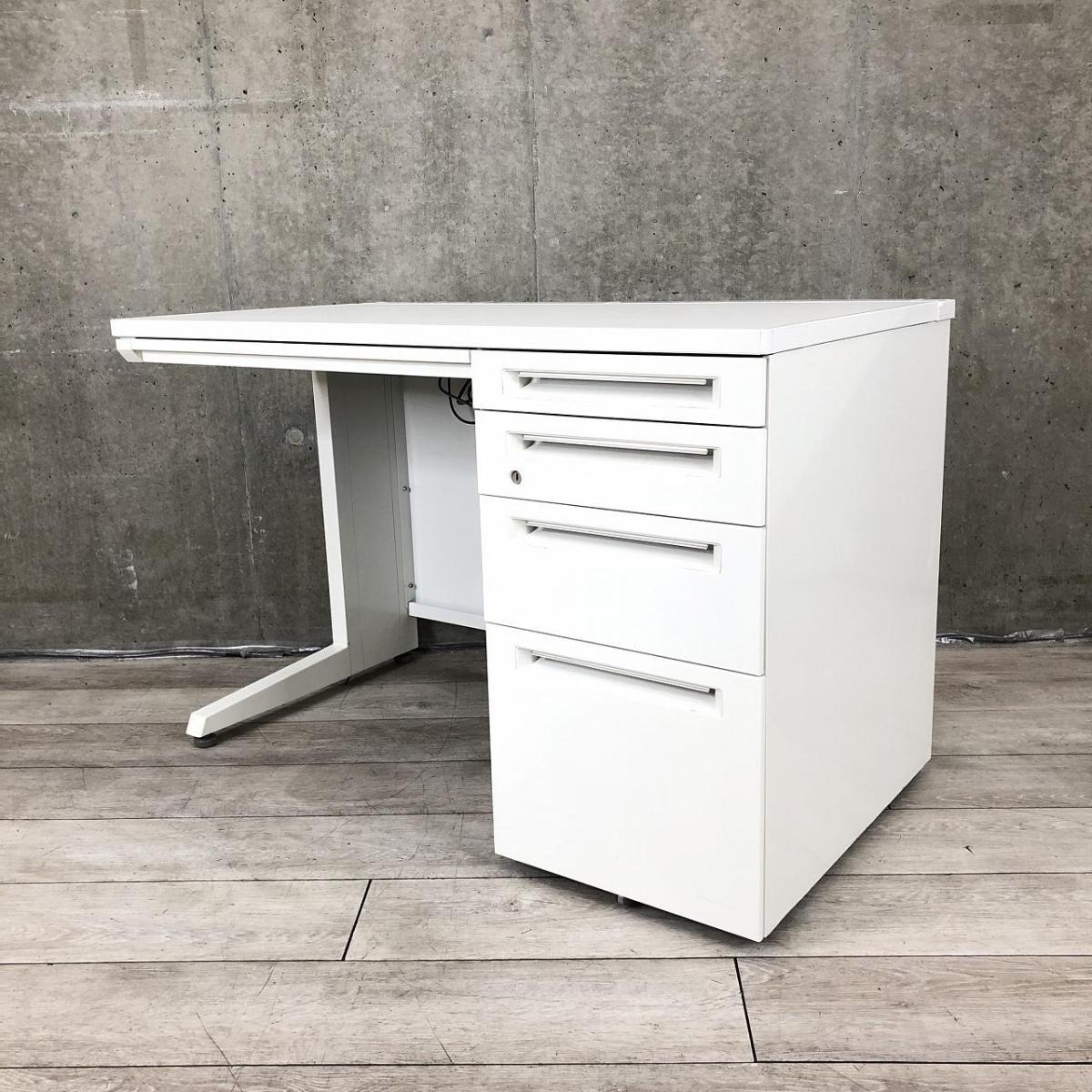 【書類を多く扱う方にも嬉しい4段収納！便利な電源タップ付！】■オカムラ（okamura）製　アドバンス（ADVANCE）　片袖机　4段収納　■W1100×D600㎜　■電源タップ付　■ホワイト　■シリンダー錠【IB】
                        アドバンス
                                    中古
            