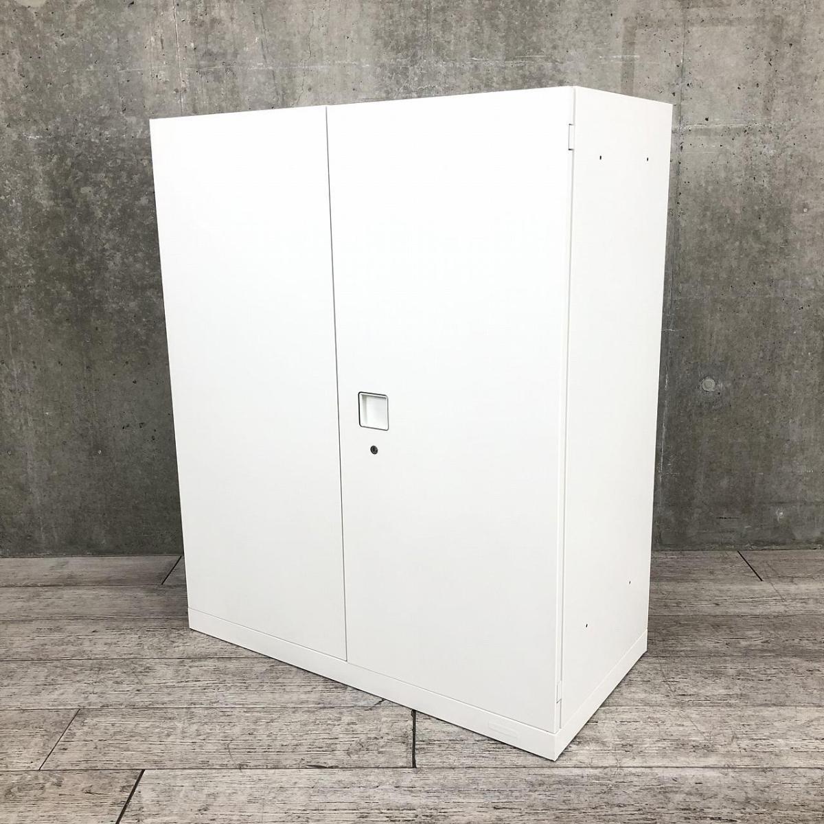 【オフィスの書類をスッキリ整理！取っ手がどの方向からでも開くマルチハンドル！】■オカムラ（okamura）製　レクトラインシリーズ　両開き書庫　ローキャビネット　■本体色：ホワイト　■シリンダー錠【IB】
                        レクトライン
                                    中古
            