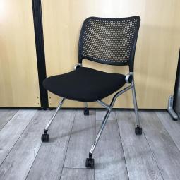 【定価7万円】【分厚いクッションが長時間の着座を快適な座り心地へ！】■ウチダ（UCHIDA）製　ブルーメシリーズ　ネスティングチェア　ミーティングチェア　■背面樹脂メッシュ　■ブラック