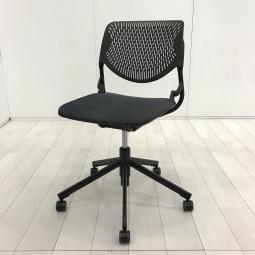 【3/10(火)入荷予定の商品となります！】【背のスリットデザインはベンディング機能！体にフィットするので快適！】■オカムラ（okamura）製　ルナチェア（RUNA）　ネスティングチェア　■5本脚　■座面グレー×ブラック背面・脚　■背面樹脂メッシュ