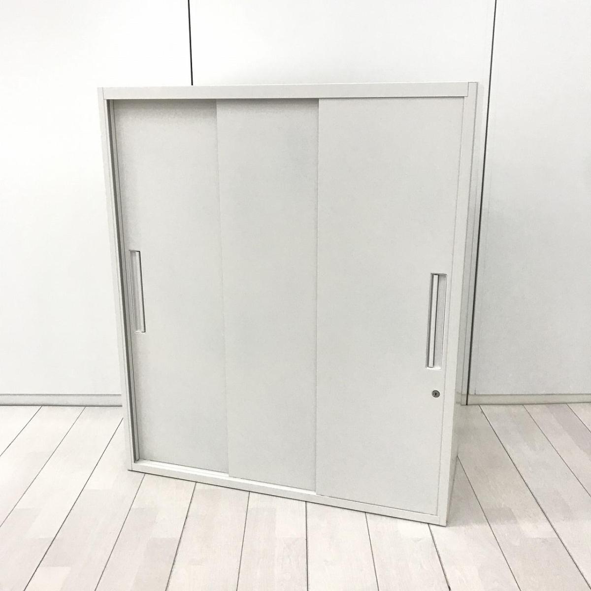 スリムな構造で導線の邪魔にならない！奥行400㎜の3枚引違キャビネットが入荷！
■イナバ/TF/ホワイト　ベース無
                        TF
                                    中古
            