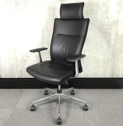 【上質な革張りデザイン！人気のヘッドレスト付！】■コクヨ製　プントチェア　肘付　ブラック　■上長席・役員用に最適なレザータイプ！　エグゼクティブチェア【KOKUYO　PUNTO】