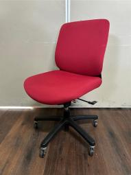 シンプルだからこそイイ！　イトーキ　トルテR　ラズベリーレッド　ハンガーなし　肘なし　 #岐阜#愛知#三重#静岡#CS在庫