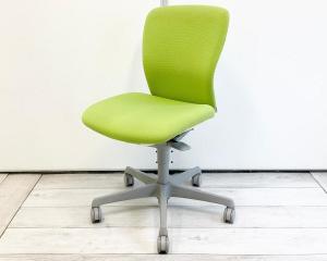 【スタンダードなデザインで快適な座り心地！】■オカムラ　カロッツァチェア　ライムグリーン　ホワイトシェル　■人間工学を取り入れたワーキングチェア！【Okamura　Carrozza】