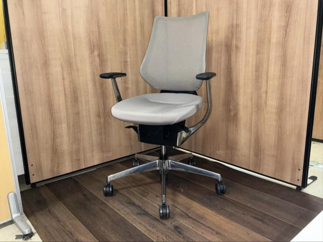 【中古】イング バーチカル アルミ  コクヨ（KOKUYO） 肘付ハイバックチェア