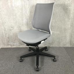 【すっきりと上質なデザイン！　快適な座り心地で休憩室でのご利用もおススメです！】■コクヨ（KOKUYO）製　ミトラ(mitra)　ローバック肘無し　■背面メッシュタイプ　　■グレー　■ランバー付【入替セールにつき30%OFF！】