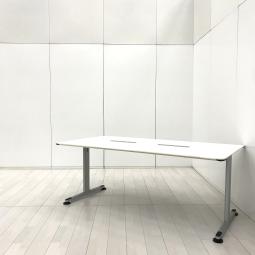 ☆W1800mm！4～6名用！【パソコンを使用するオンライン会議にもオススメ！】■コクヨ製　ミーティティングテーブル　配線孔付　ホワイト　Ｔ字脚タイプ　■スタイリッシュなデザイン！フリーアドレスのワークテーブルとしてもご利用頂けます！