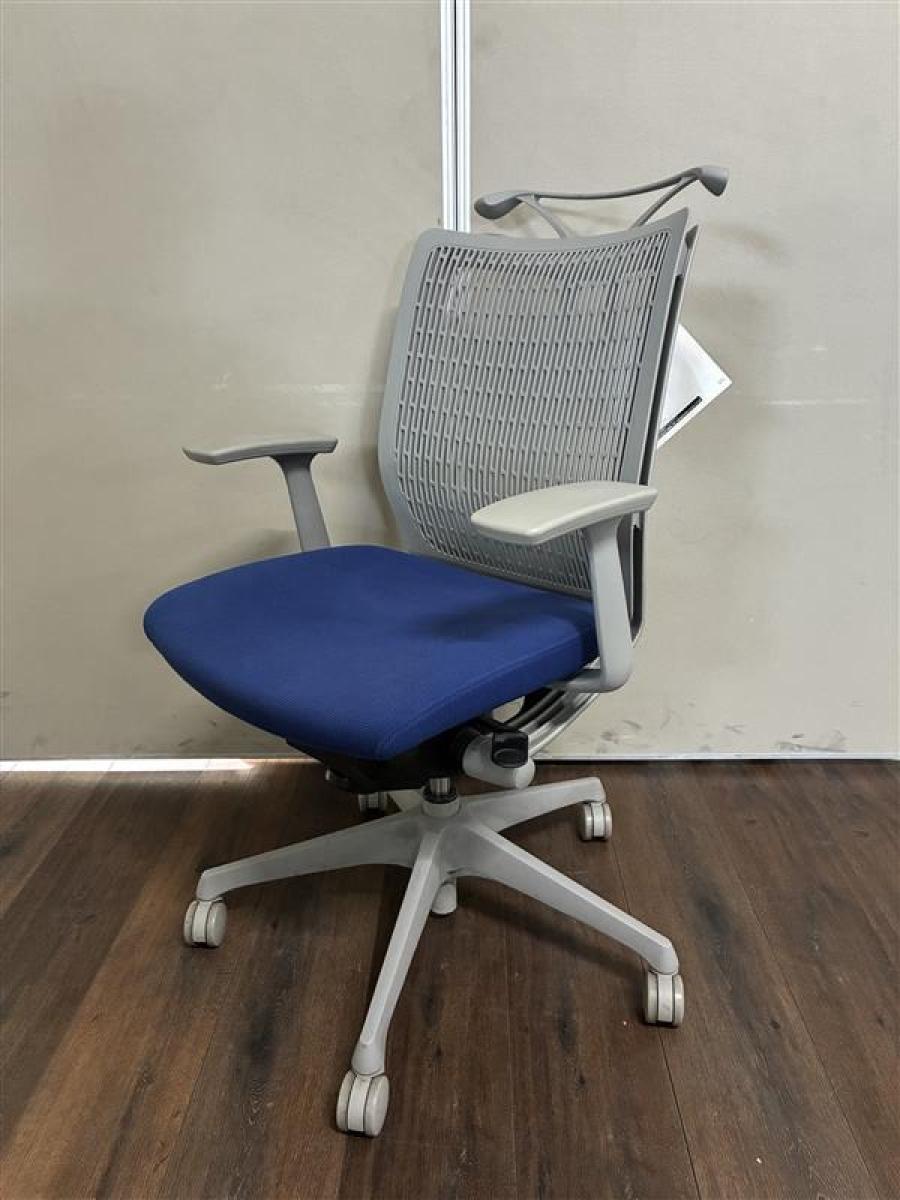 目が覚めるフレッシュなオレンジカラー！　■okamura（オカムラ）製　ヴィスコンテ（Visconte）チェア　■肘付き　ローバックタイプ　■色：ブルー×グレー
#岐阜#愛知#三重#静岡#CS在庫
                        ヴィスコンテチェア
                                    中古
            