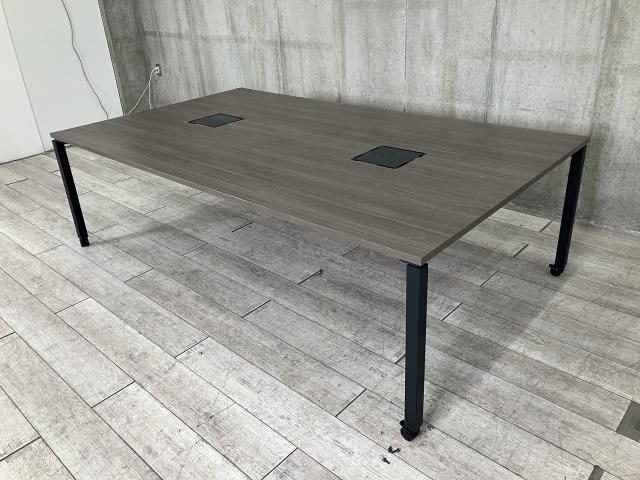 【重厚感のあるデザインで、会議室をワンランク上へ!】■コクヨ(KOKUYO)製 ワークフィット(WORKFIT)シリーズ ミーティングテーブル 角テーブル 会議用 W2400㎜ ■配線ボックス付き ■木目調天板/4本脚(アジャスター付き) 豊中 尼崎 宝塚 西宮 伊丹 吹田