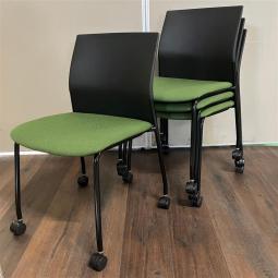 おしゃれな色のスタッキングチェア入荷！　#ミーティングチェア#木目に合う#CS在庫#岐阜#愛知#三重#静岡