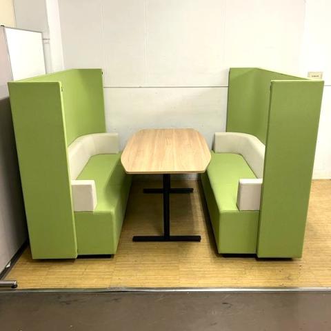 【定価100万以上】コクヨ ブラケッツ モジュール型ソファ&テーブルシステム グリーンと木目の落ち着いたカラーリング 片側3人掛けの6名様まで利用可能サイズ【ファミレスブース】【WEB会議】【ABW】