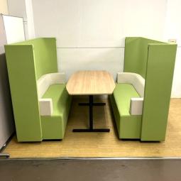 【定価100万以上】コクヨ　ブラケッツ　モジュール型ソファ＆テーブルシステム　グリーンと木目の落ち着いたカラーリング　片側3人掛けの6名様まで利用可能サイズ【ファミレスブース】【WEB会議】【ABW】