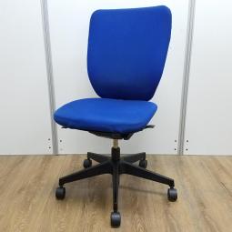 【在庫入替セール品！】定番のミドルクラス帯！一人ひとりにマッチする座り心地！ランバーサポート付の人気オフィスチェア！
■イトーキ/プラオ/ブルー　コートハンガー付