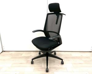 ■オカムラ(okamura)製　■フィノラ(Finora)チェア　■肘付き/固定肘　■ハイバック　■背面メッシュ・座面クッション　■ハンガー・ヘッドレスト付き　■ブラック【弊社使用欄：A01062322】【KN】