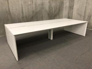 W3200mmタイプ！【効率の良いオフィス空間に！】■オカムラ製　フリーアドレスデスク　プロユニットフリーウェイ　4～6名様用　ホワイト【倉庫在庫】