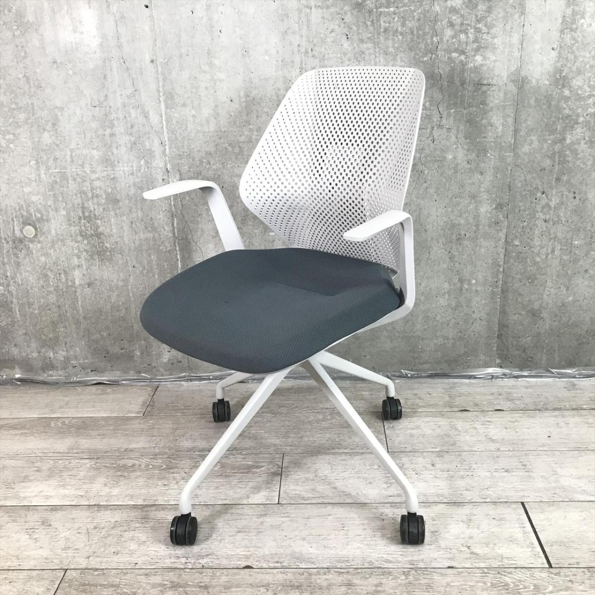 【オフィスに新しい風を吹き込むライトタスクチェア！】【腰回りをしっかりサポート！】■イトーキ製（ITOKI）製　キュアチェア（QuA）　肘付き　ミーティングチェア　4本脚　背面樹脂メッシュタイプ　■固定肘　■ダークグレー×ホワイトシェル
                        キュアチェア
                                    中古
            