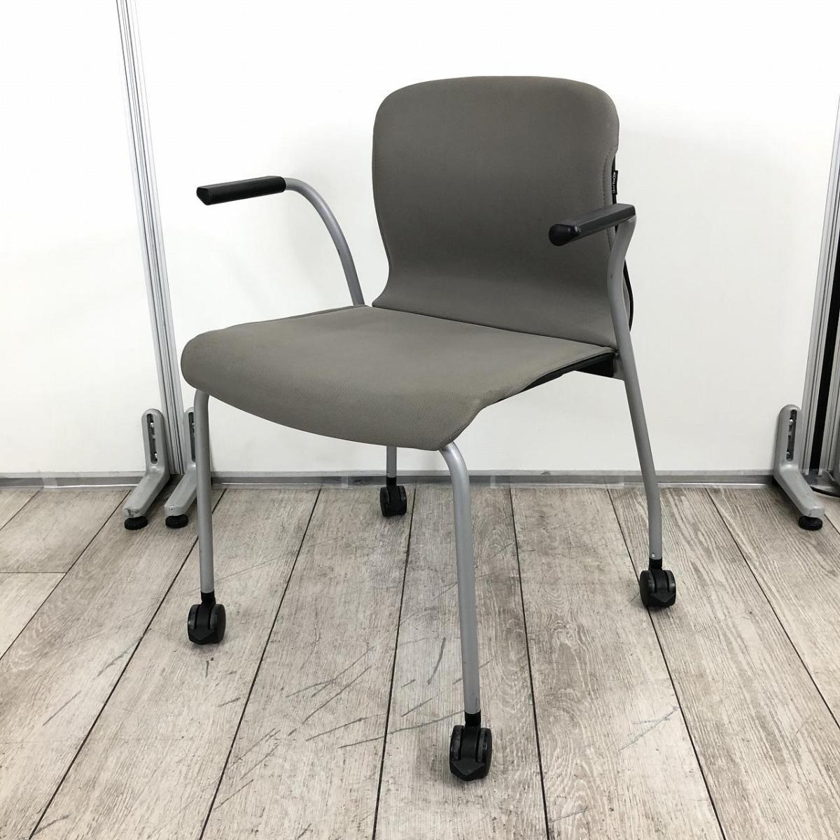 【背の曲線が美しい人気のスタッキングチェア！キャスター付きで移動も楽々！】■コクヨ（KOKUYO）　アリーナC（ALINA/C）　スタッキングチェア　ミーティングチェア　■固定肘付き　■キャスター付き　■グレー
                        アリーナC
                                    中古
            